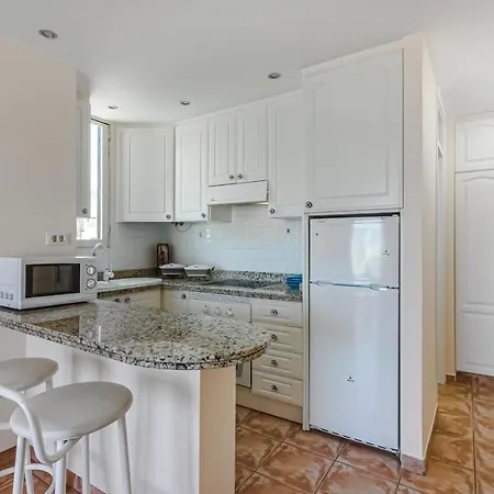 America - 150 Meters From The Beach, Free Wi-fi * Арона